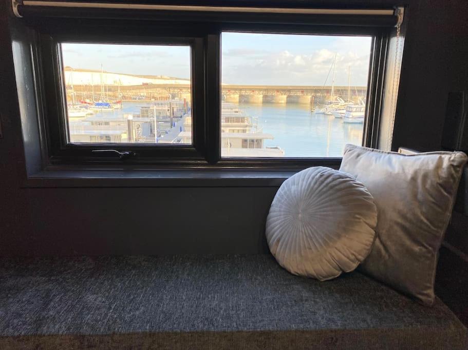Seascape - Floating Home At Brighton Marina With Free Parking المظهر الخارجي الصورة