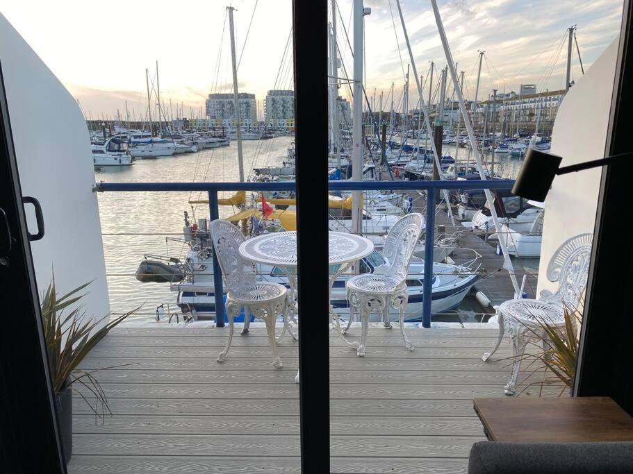 Seascape - Floating Home At Brighton Marina With Free Parking المظهر الخارجي الصورة