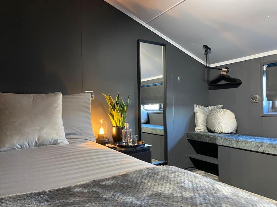 Seascape - Floating Home At Brighton Marina With Free Parking المظهر الخارجي الصورة