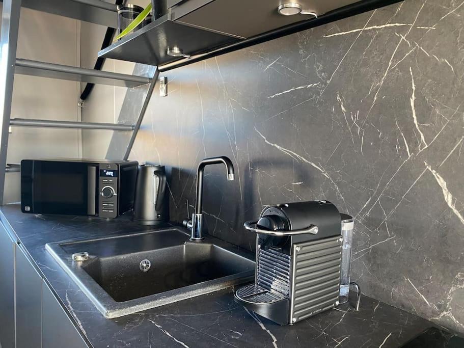 Seascape - Floating Home At Brighton Marina With Free Parking المظهر الخارجي الصورة
