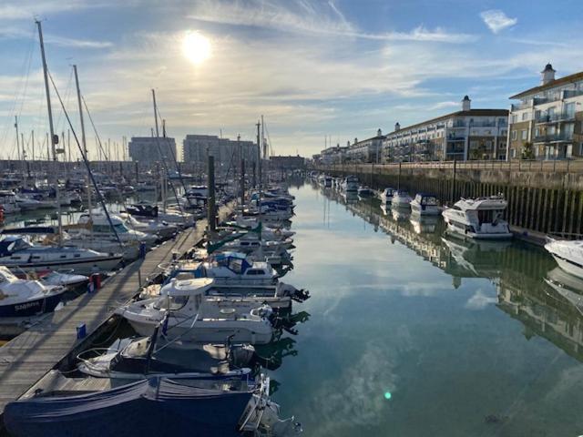 Seascape - Floating Home At Brighton Marina With Free Parking المظهر الخارجي الصورة