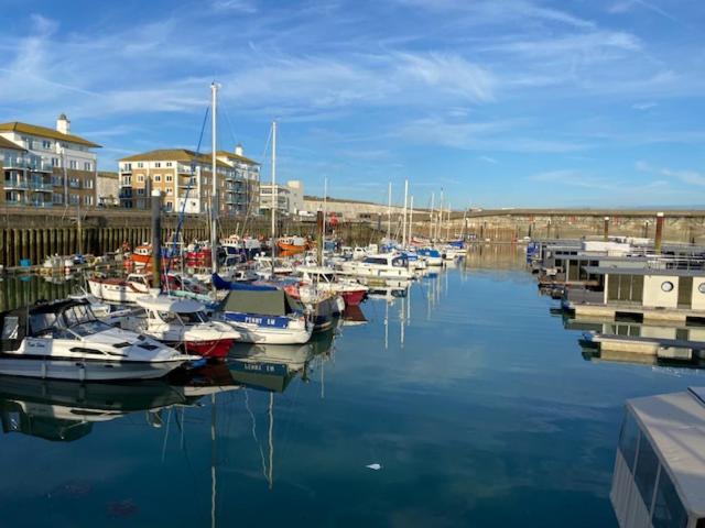 Seascape - Floating Home At Brighton Marina With Free Parking المظهر الخارجي الصورة