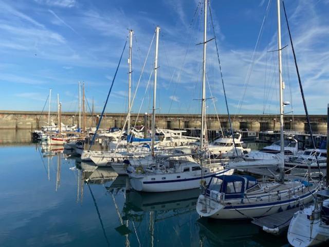 Seascape - Floating Home At Brighton Marina With Free Parking المظهر الخارجي الصورة